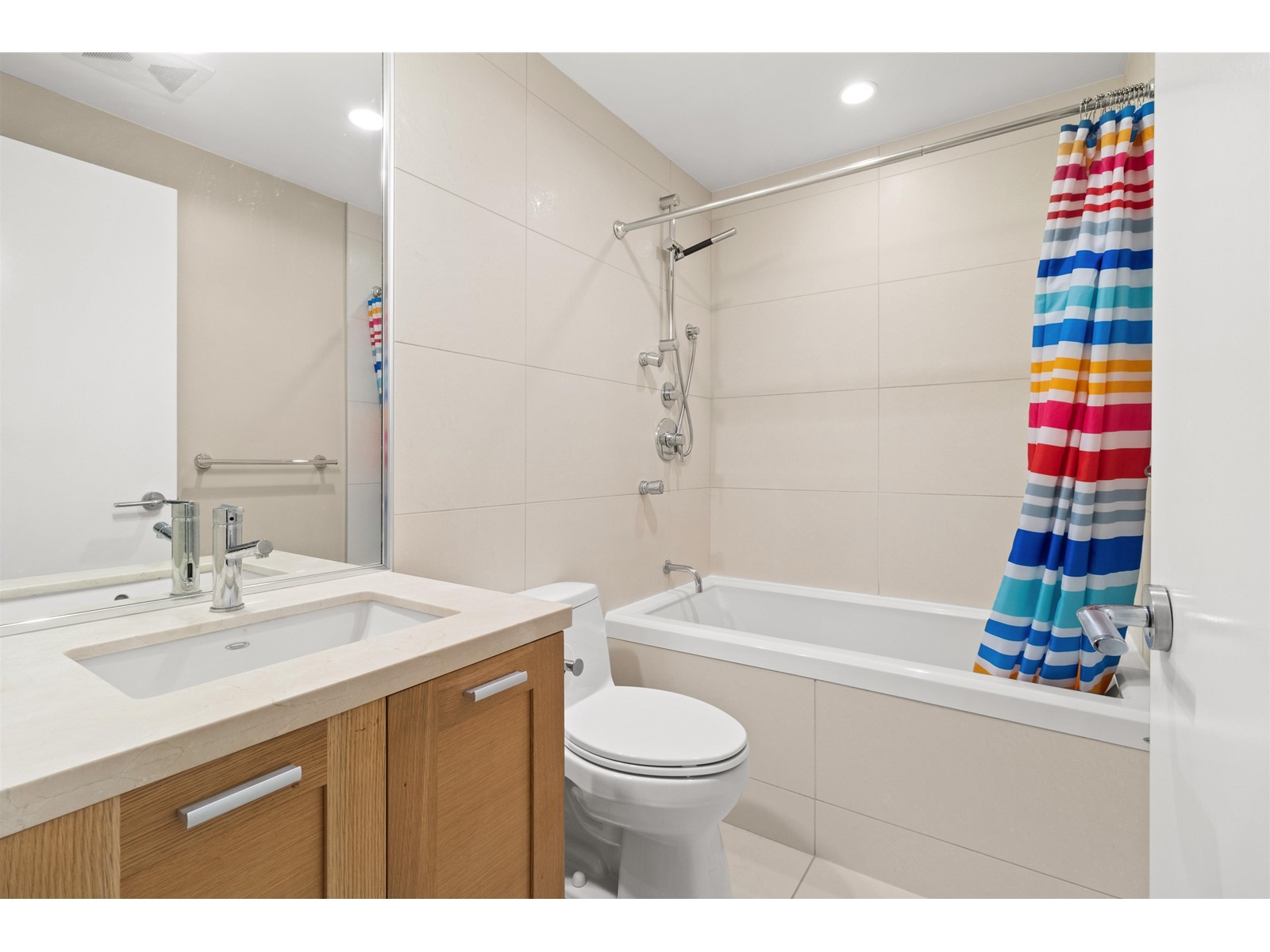 403 15152 RUSSELL AVENUE, White Rock real estate listing R2959250