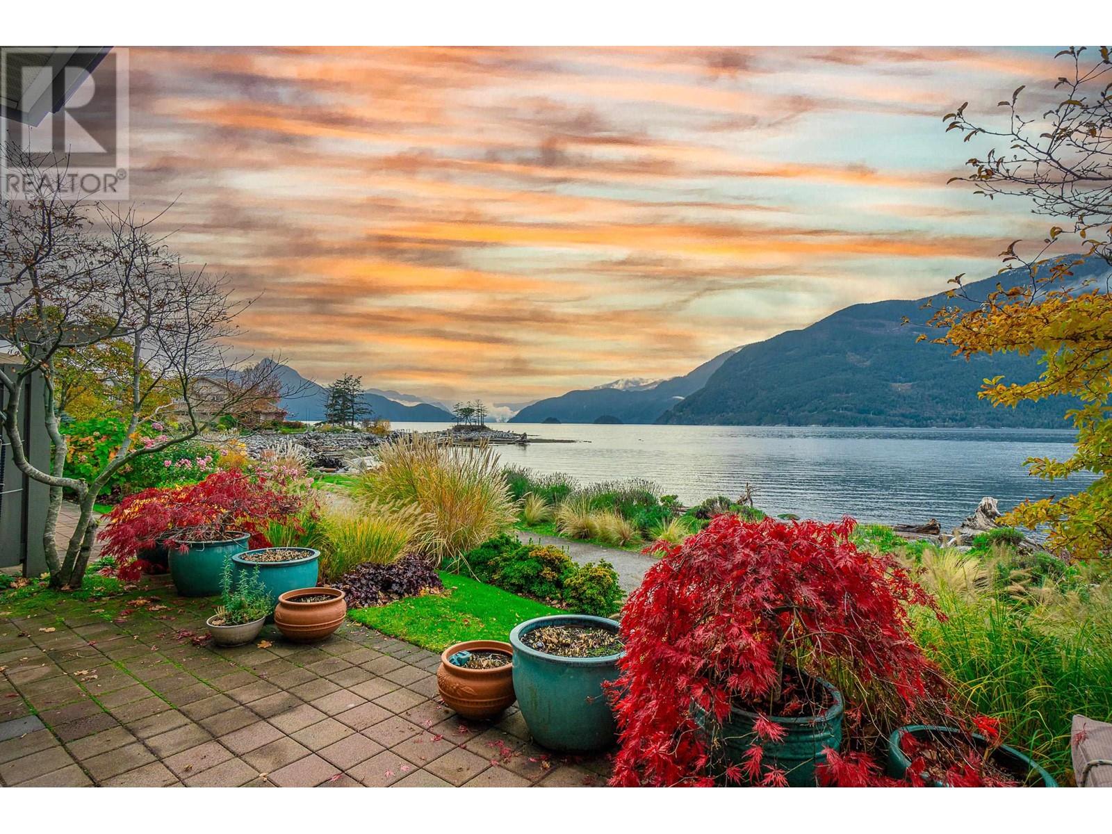 16 BEACH DRIVE, Furry Creek real estate listing R2961956