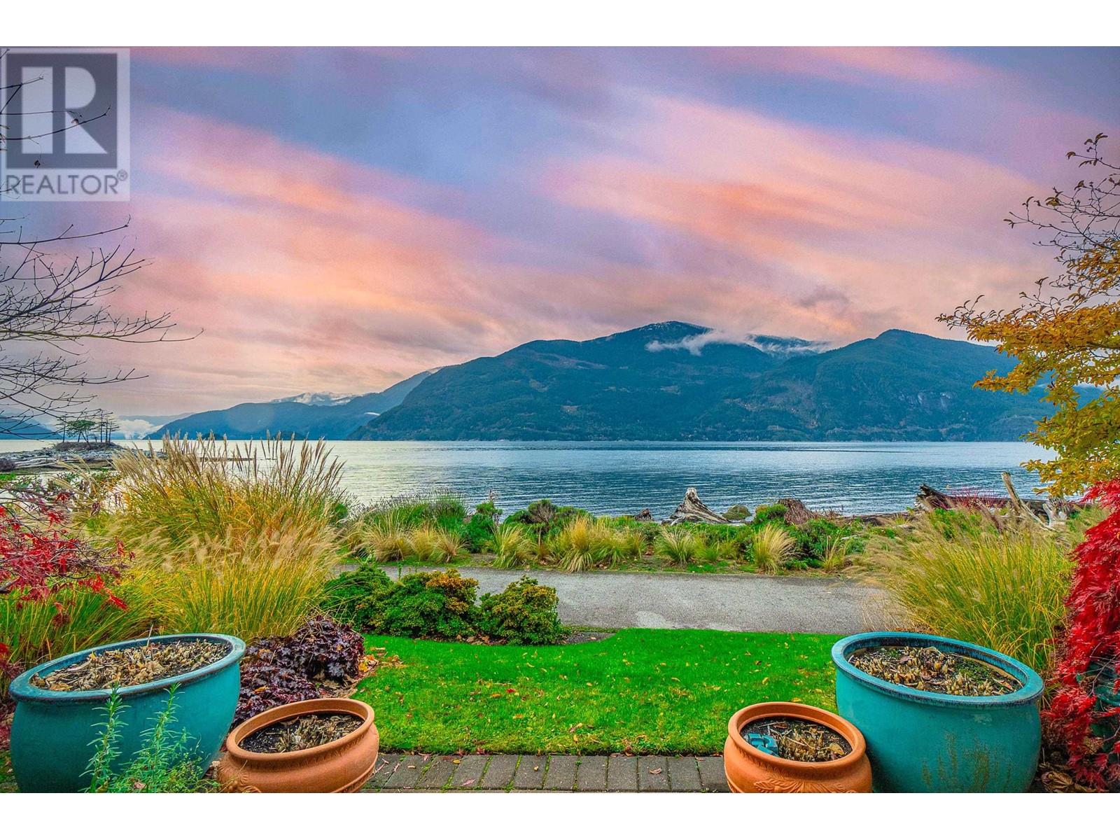 16 BEACH DRIVE, Furry Creek real estate listing R2961956