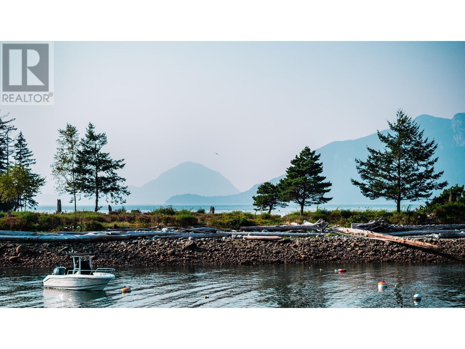 16 BEACH DRIVE, Furry Creek real estate listing R2961956