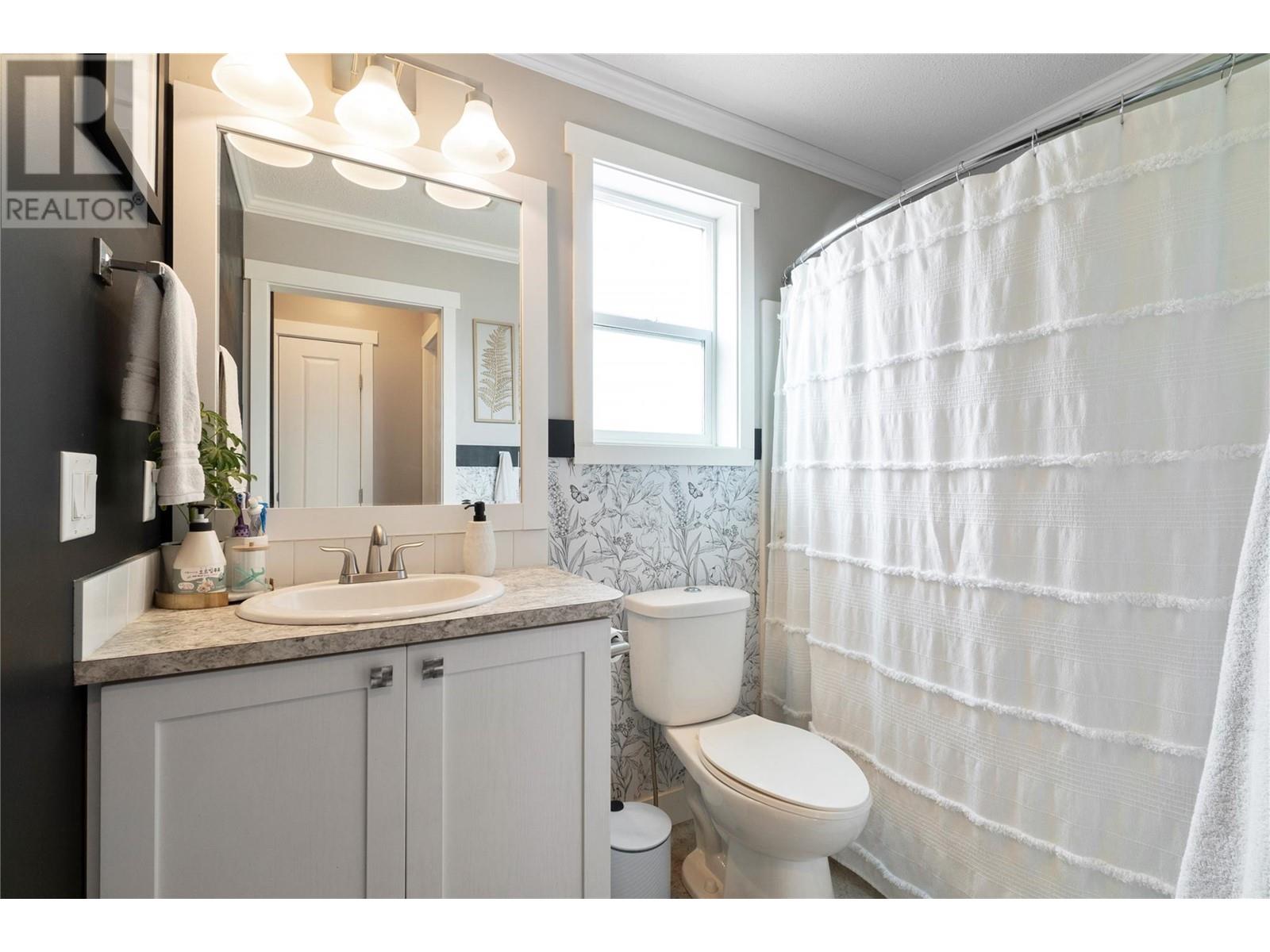  5441 73 Avenue Northeast, Salmon Arm