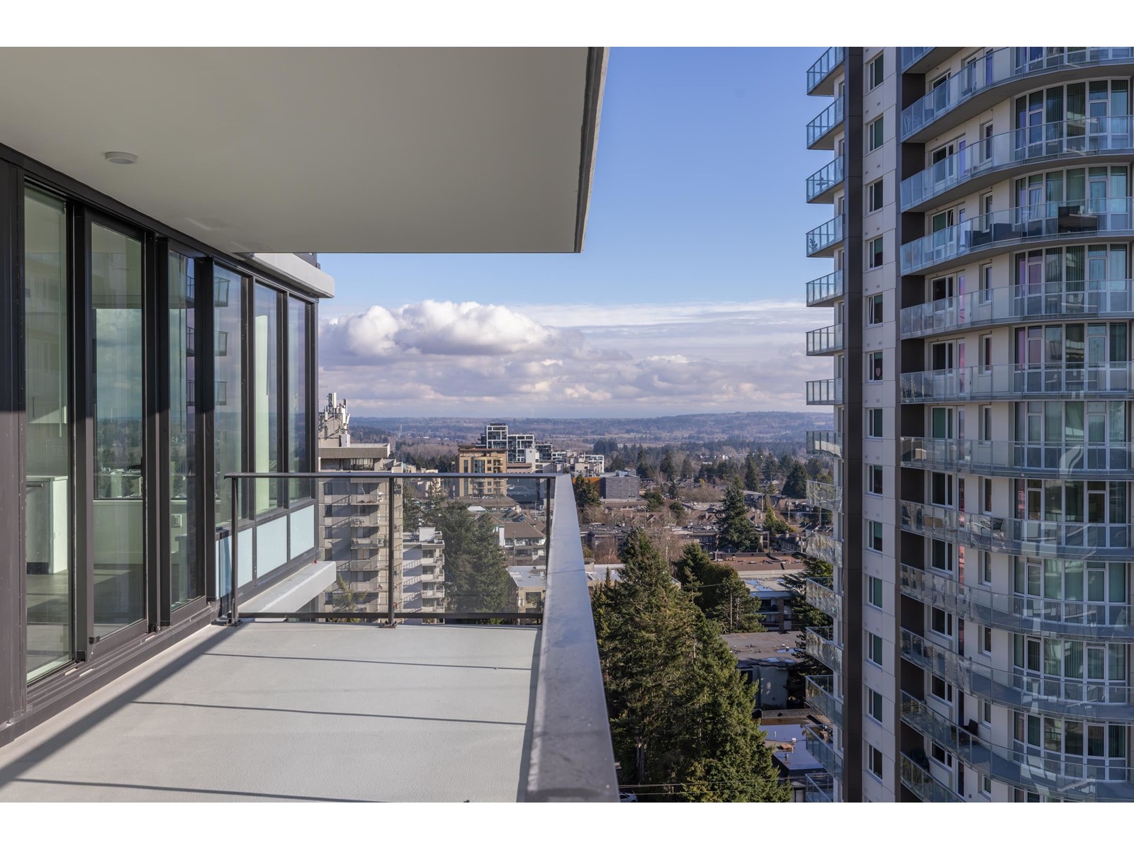 1404 1588 JOHNSTON ROAD, White Rock real estate listing for sale