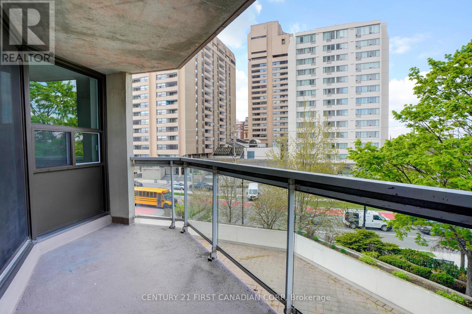 Photo 27 of 402 363 Colborne Street, London East ON
