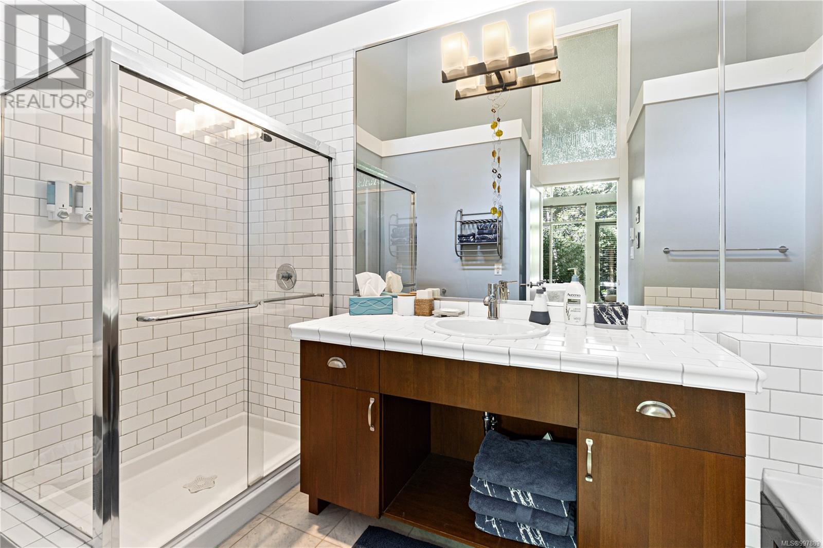 66 1059 Tanglewood Pl, Parksville real estate listing 997889