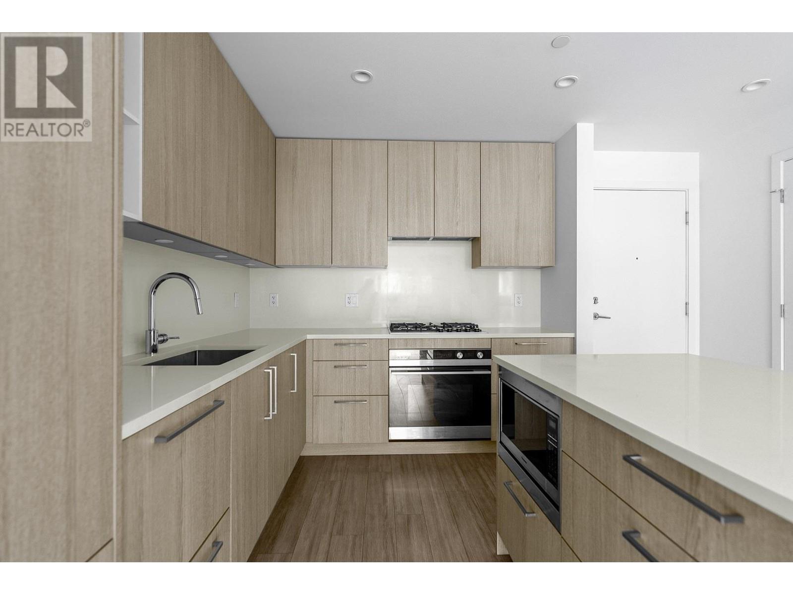 Photo 13 of 102 747 E 3 Street, North Vancouver BC