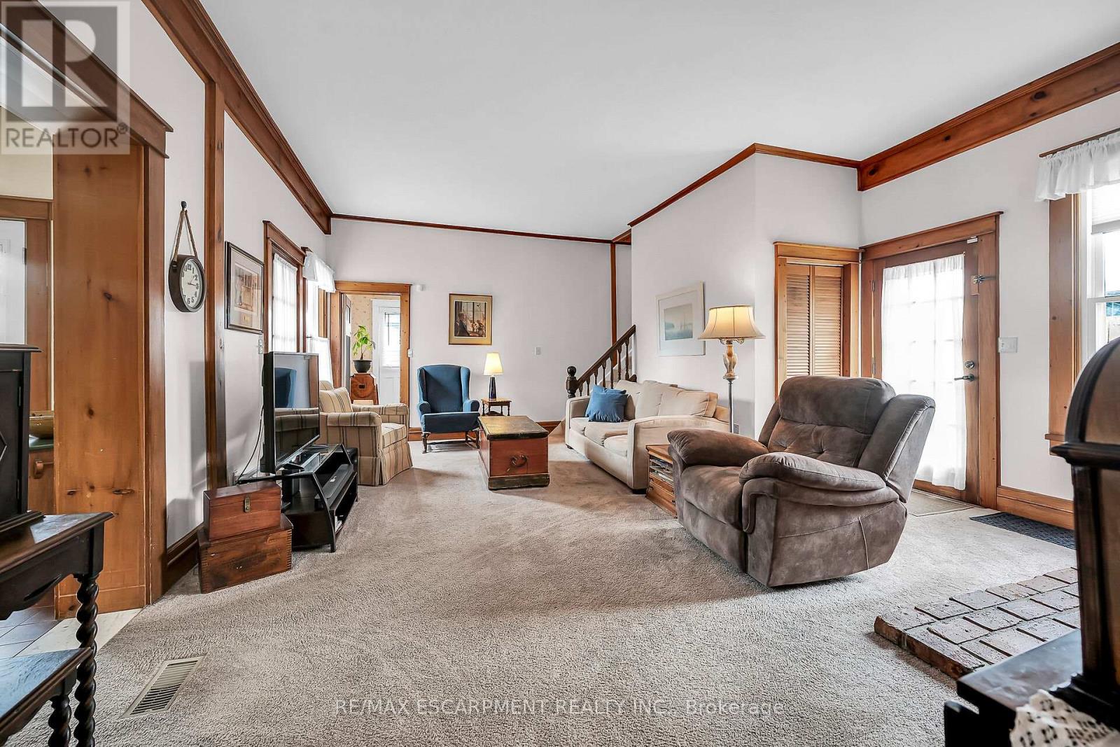 Photo 2 of 141 Mount Albion Road, Hamilton ON