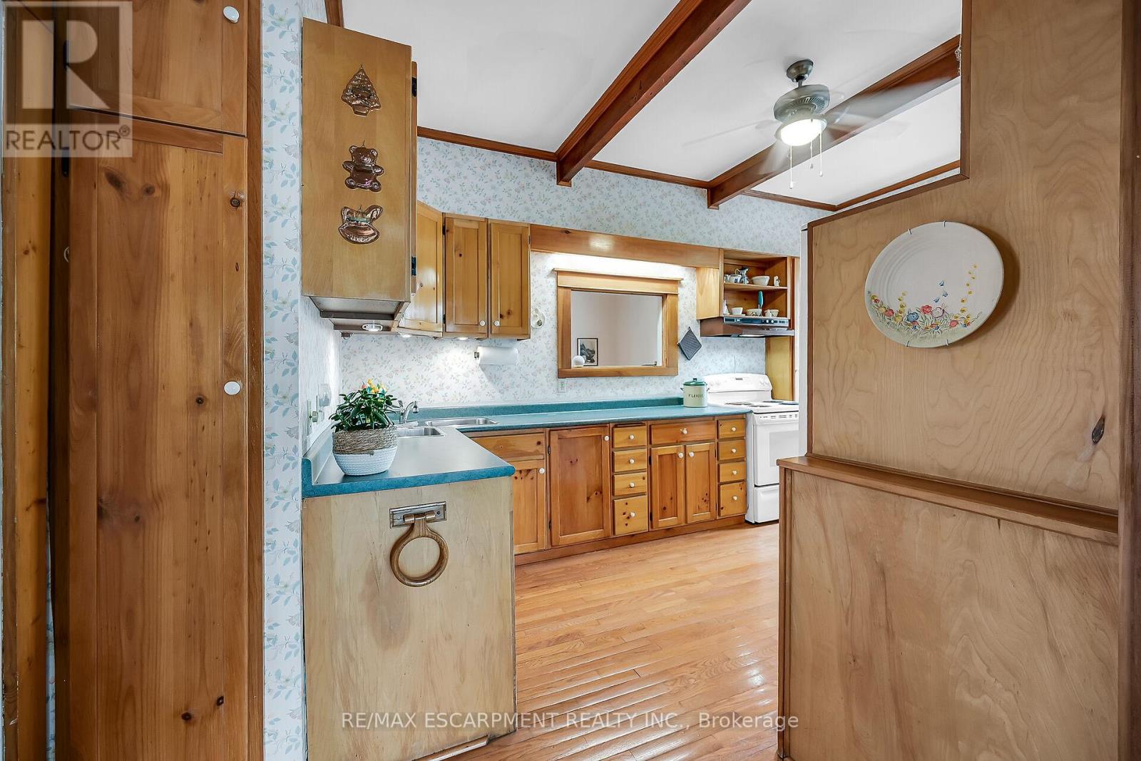 Photo 20 of 141 Mount Albion Road, Hamilton ON