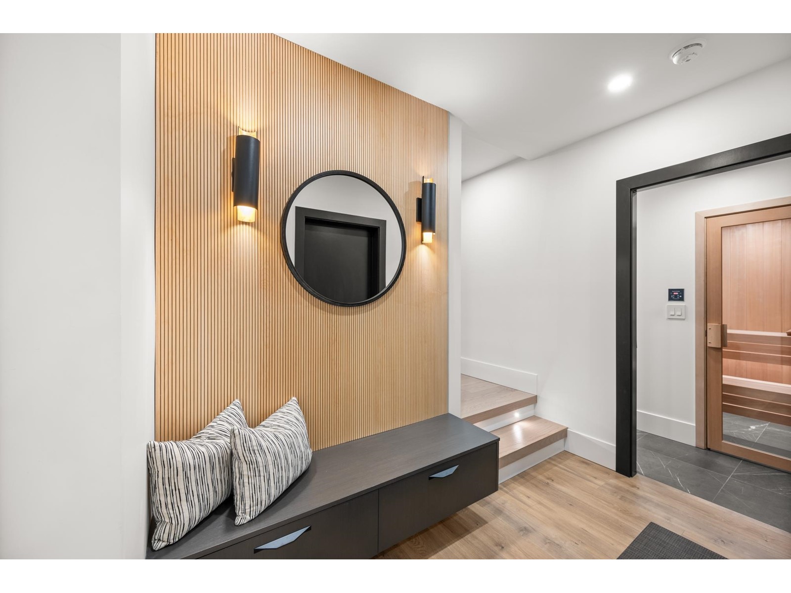 1265 KENT STREET, White Rock real estate listing R2953488