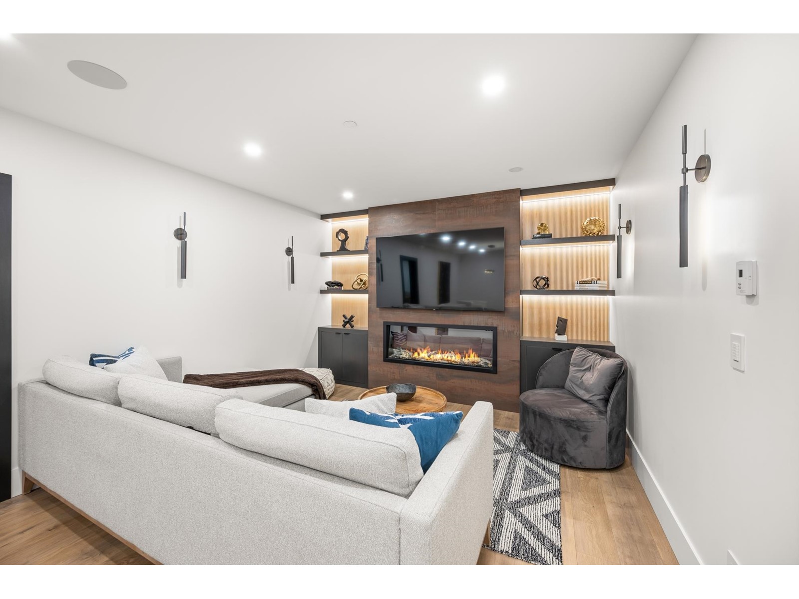 1265 KENT STREET, White Rock real estate listing R2953488