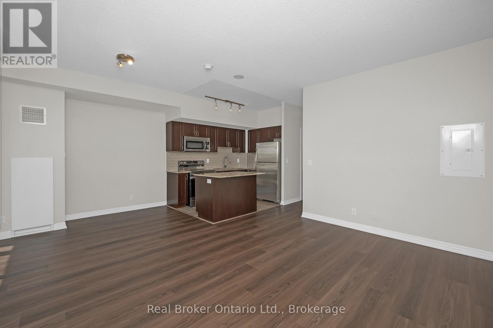 Photo 12 of 219 1940 Ironstone Drive, Burlington ON