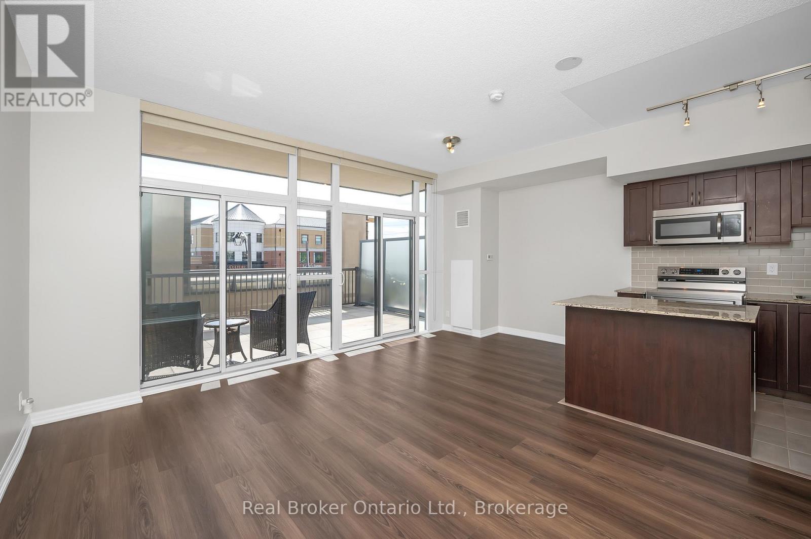 Photo 13 of 219 1940 Ironstone Drive, Burlington ON