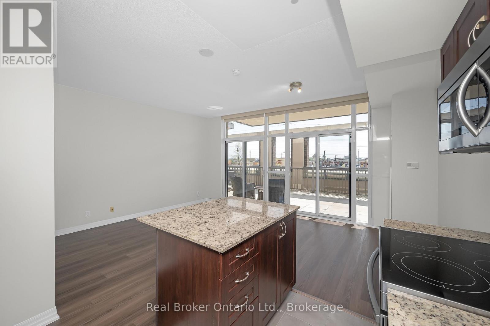 Photo 15 of 219 1940 Ironstone Drive, Burlington ON