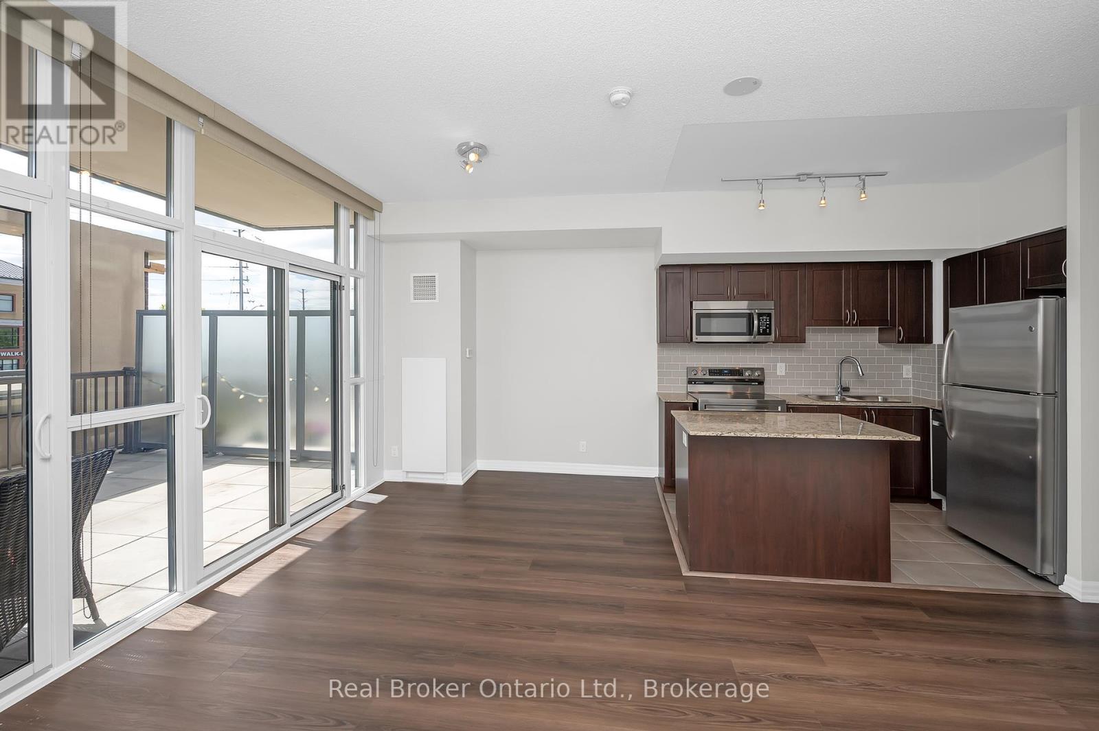 Photo 17 of 219 1940 Ironstone Drive, Burlington ON