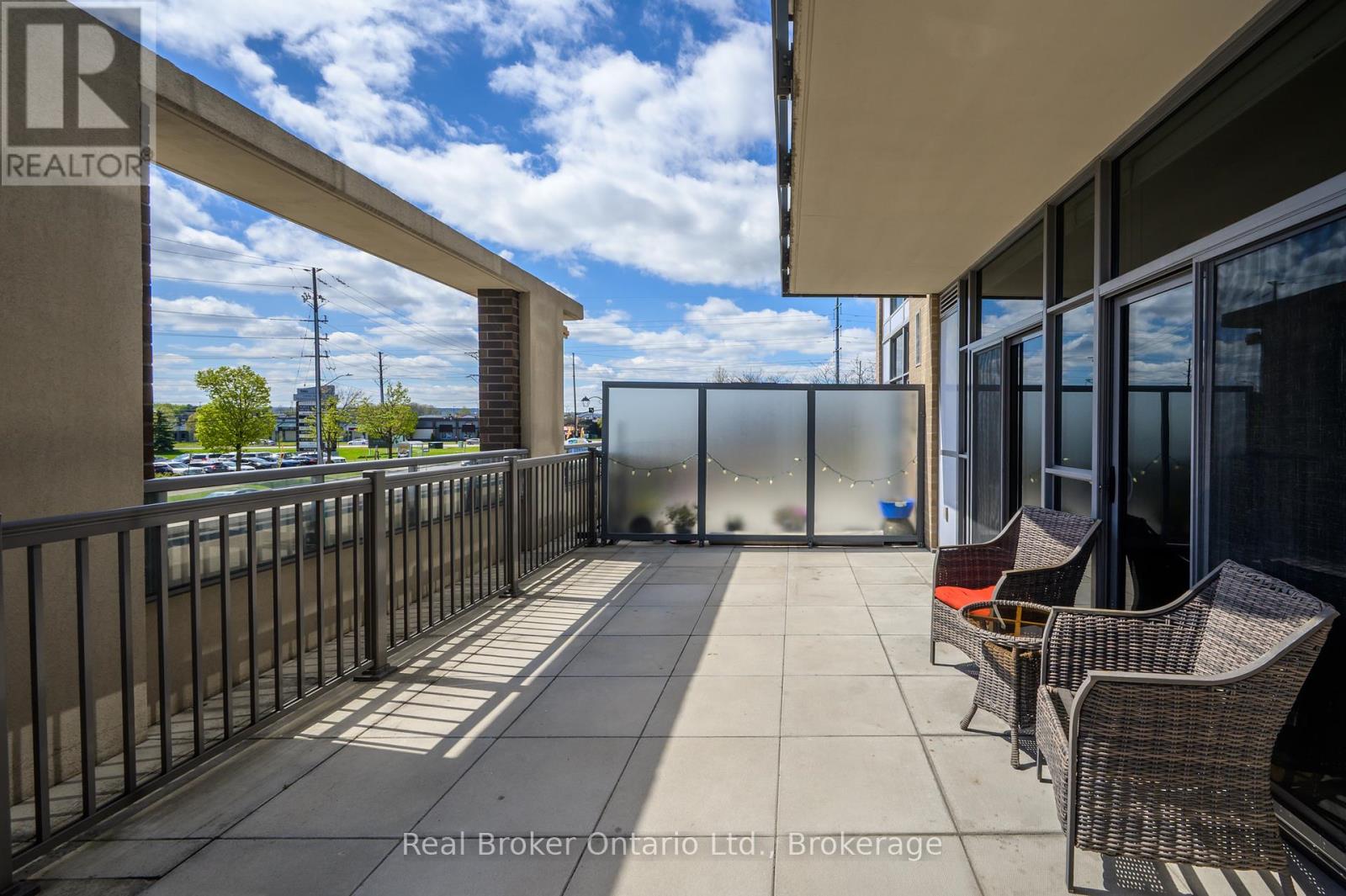 Photo 22 of 219 1940 Ironstone Drive, Burlington ON