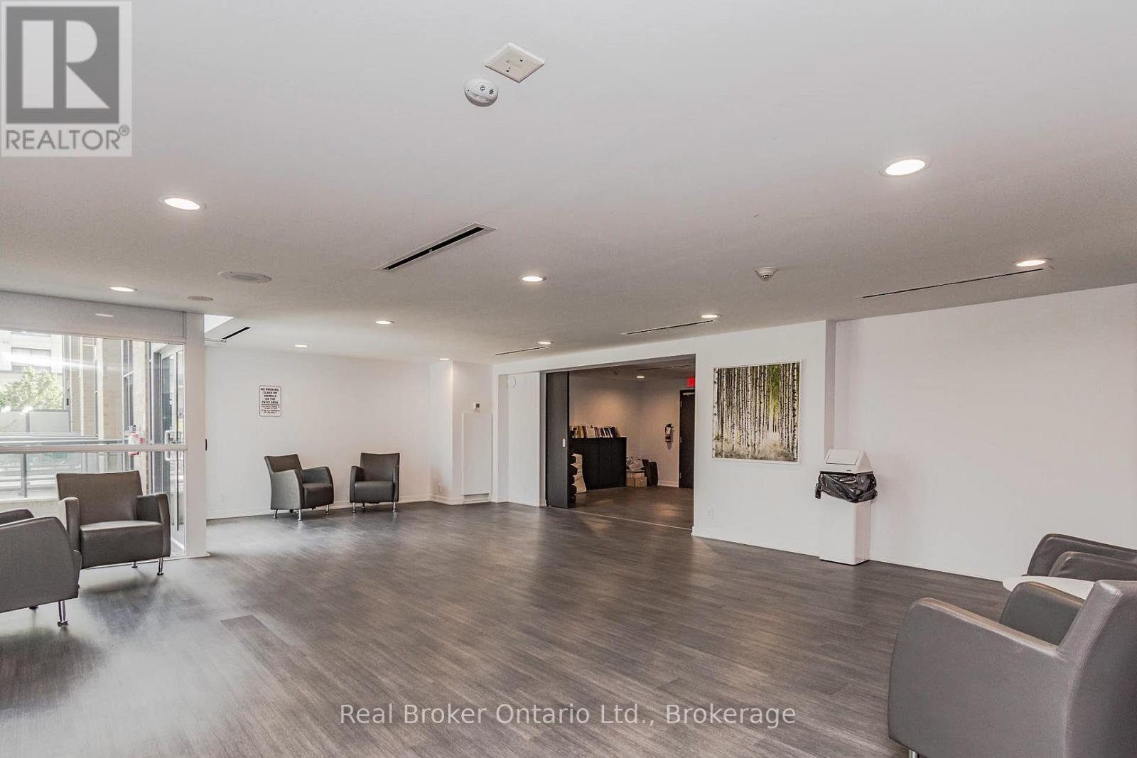Photo 25 of 219 1940 Ironstone Drive, Burlington ON