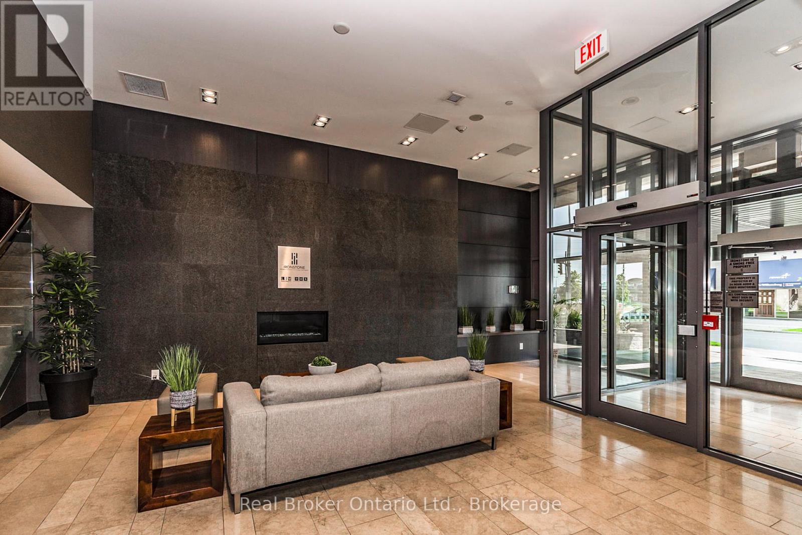 Photo 6 of 219 1940 Ironstone Drive, Burlington ON