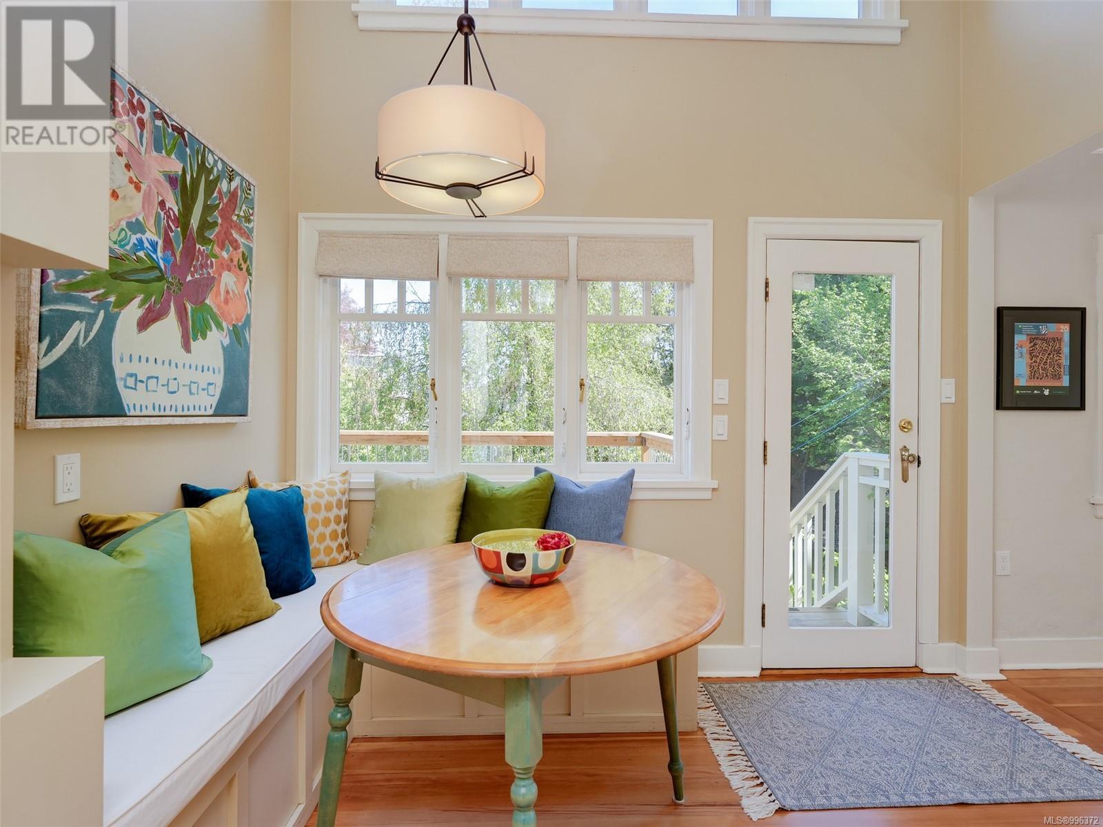  1027 Roslyn Road, Oak Bay