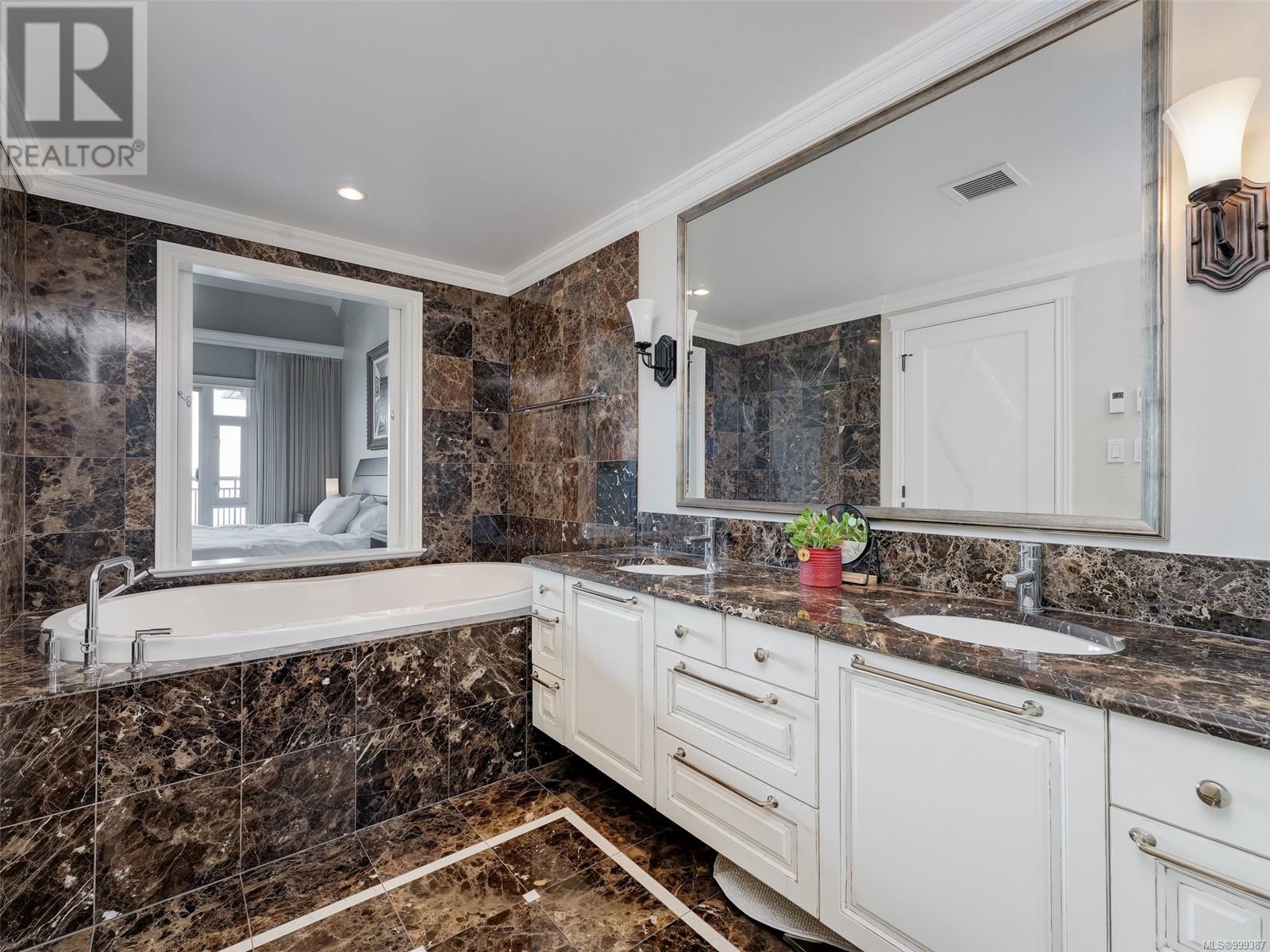505 1175 Beach Drive, Oak Bay