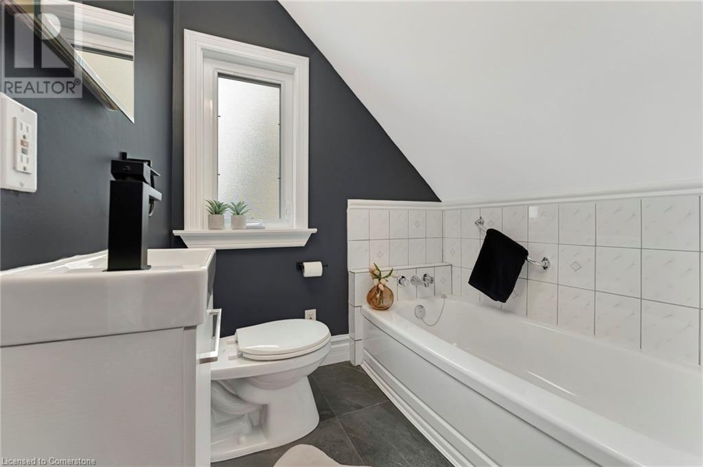 Photo 28 of 142 Sanford Avenue N, Hamilton ON