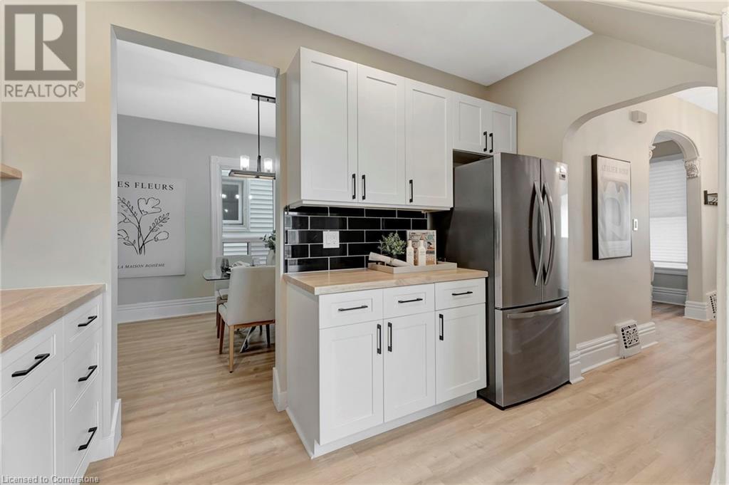 Photo 14 of 142 Sanford Avenue N, Hamilton ON