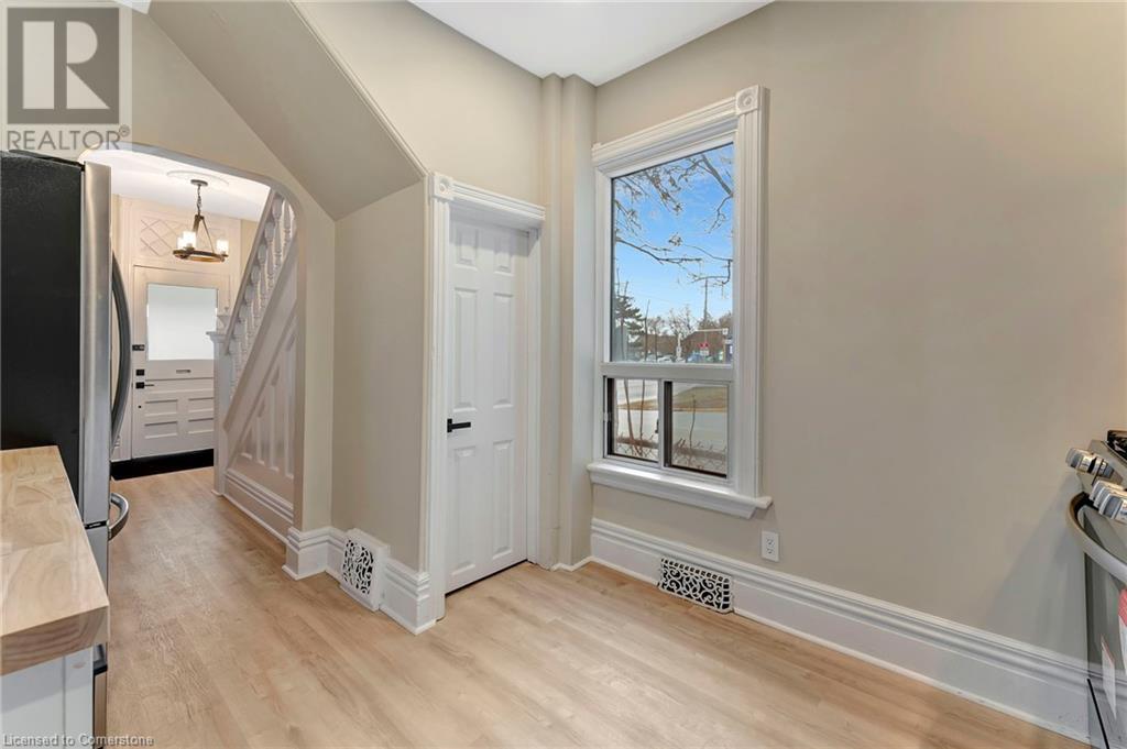 Photo 13 of 142 Sanford Avenue N, Hamilton ON