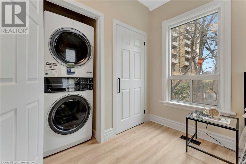 Photo 23 of 142 Sanford Avenue N, Hamilton ON