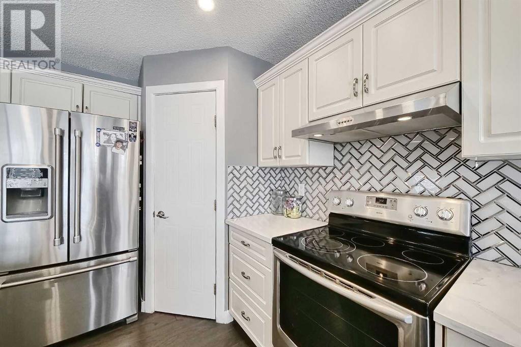 Single Family House for Sale in  Douglas Glen Court SE Douglasdale/Glen Calgary 
