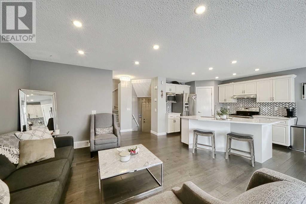Single Family House for Sale in  Douglas Glen Court SE Douglasdale/Glen Calgary 