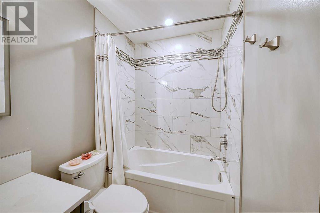 Single Family House for Sale in  Douglas Glen Court SE Douglasdale/Glen Calgary 