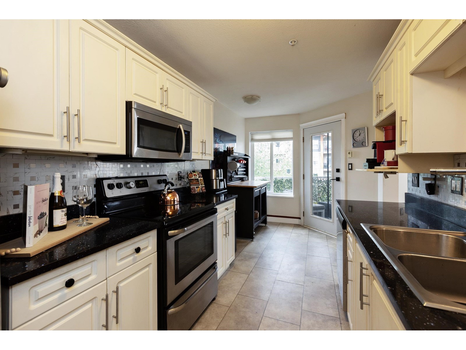 Photo 11 of 306 20200 54 A Avenue, Langley BC