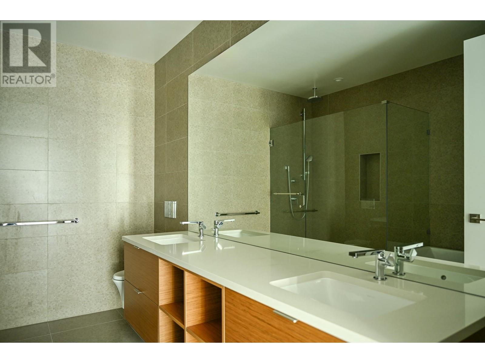 Photo 12 of 302 6707 Nelson Avenue, West Vancouver BC