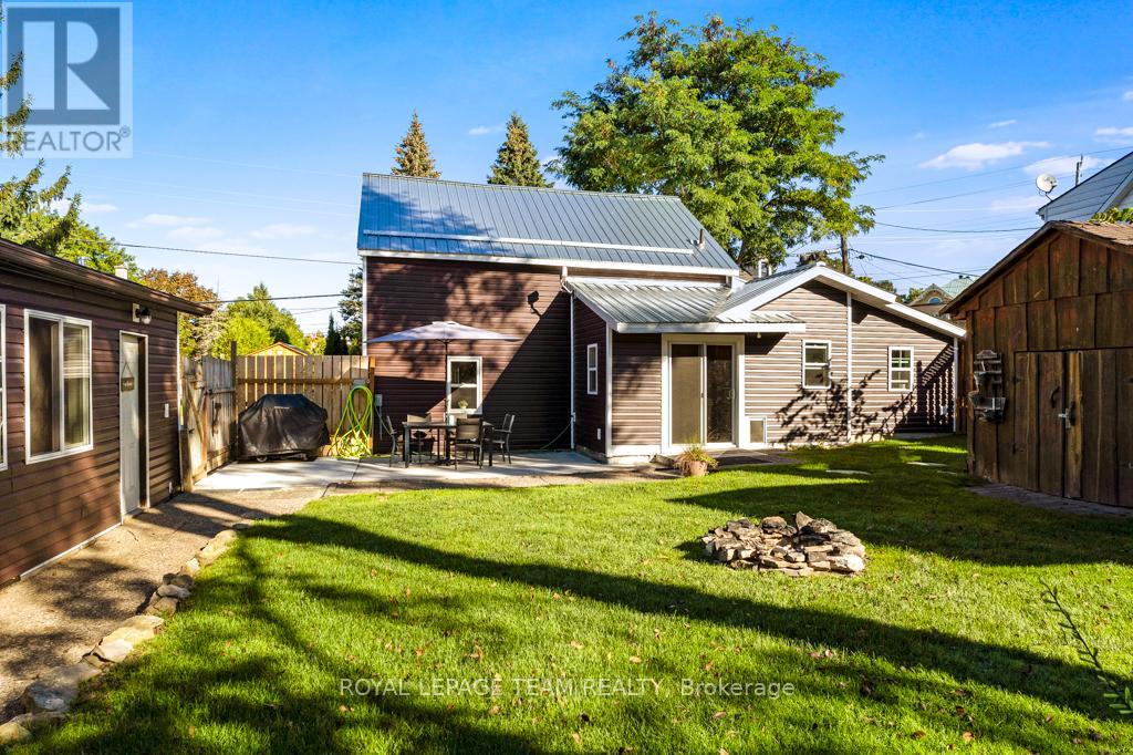 Photo 3 of 118 William Street, Merrickvillewolford ON