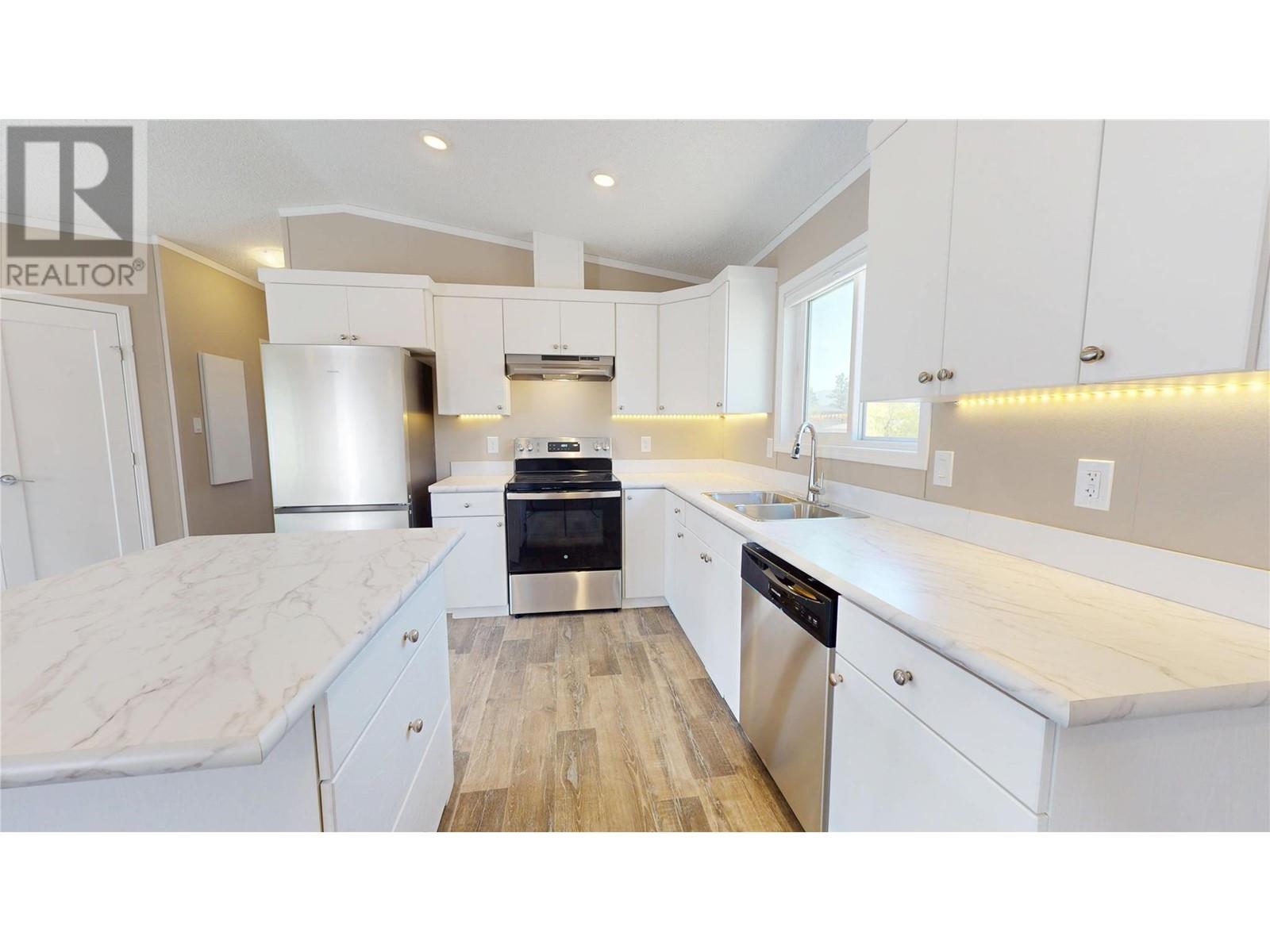 529 Pagurut Avenue W, Cranbrook