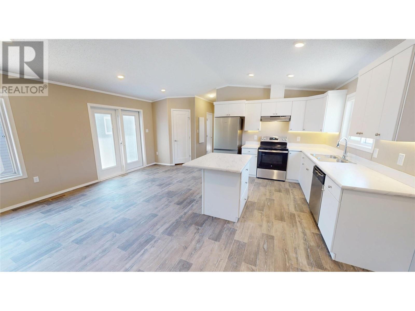 529 Pagurut Avenue W, Cranbrook