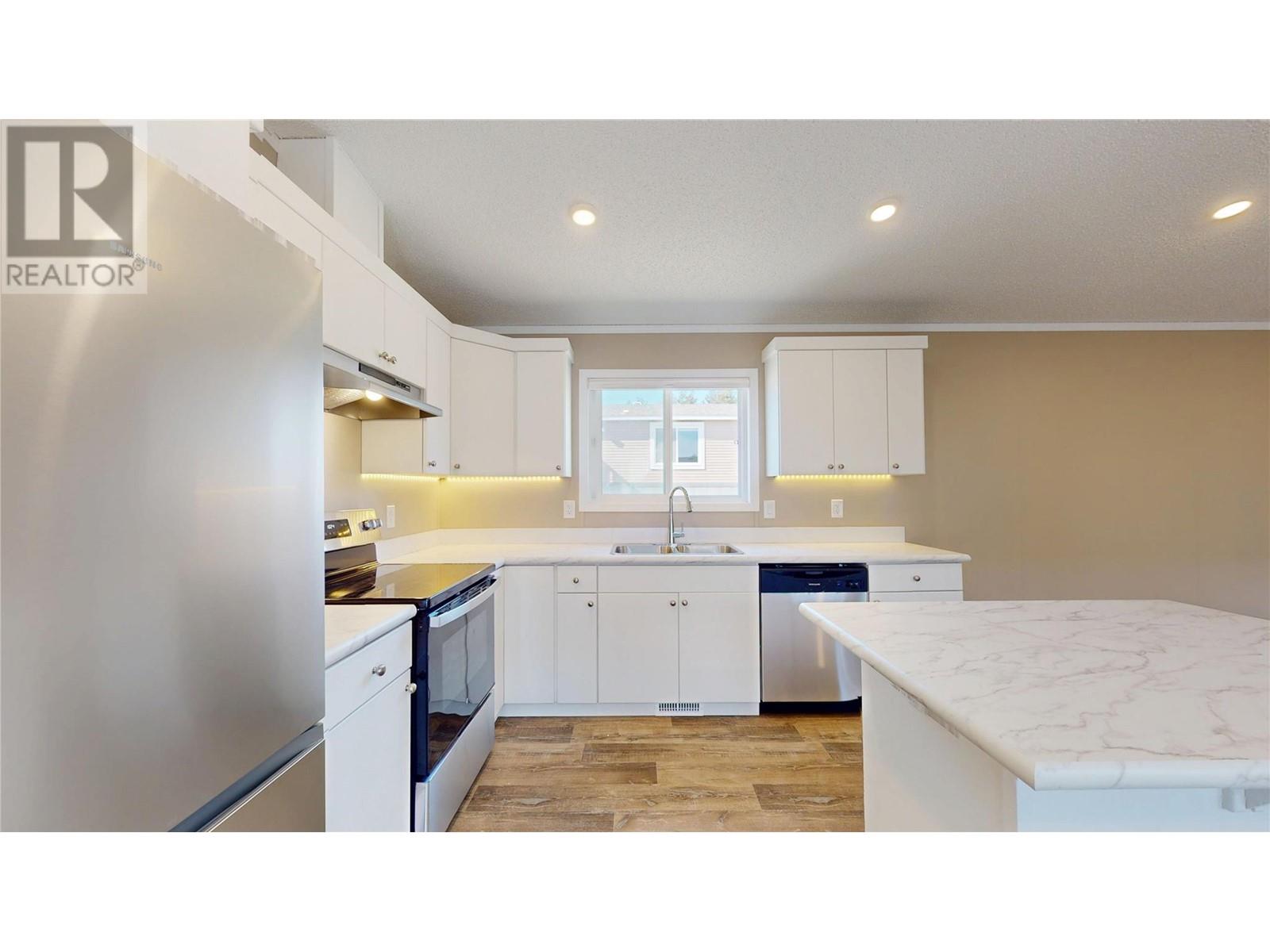 529 Pagurut Avenue W, Cranbrook