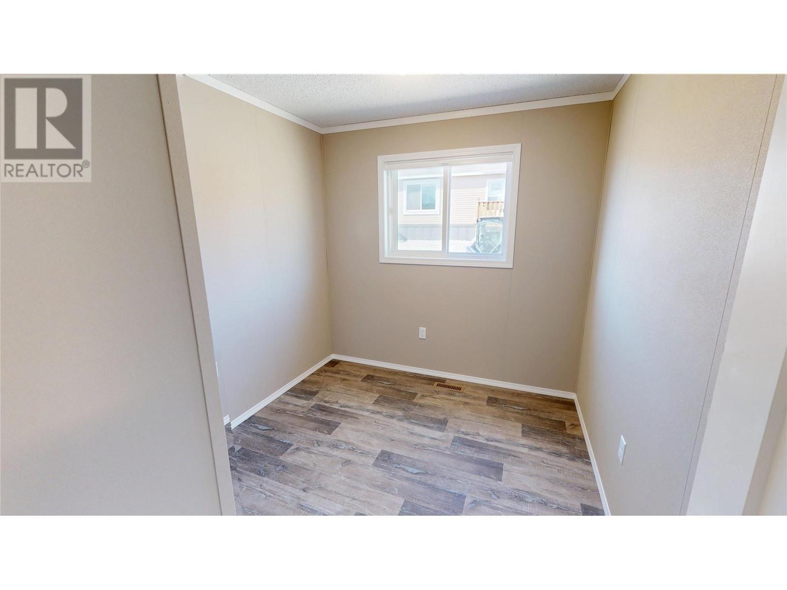 529 Pagurut Avenue W, Cranbrook