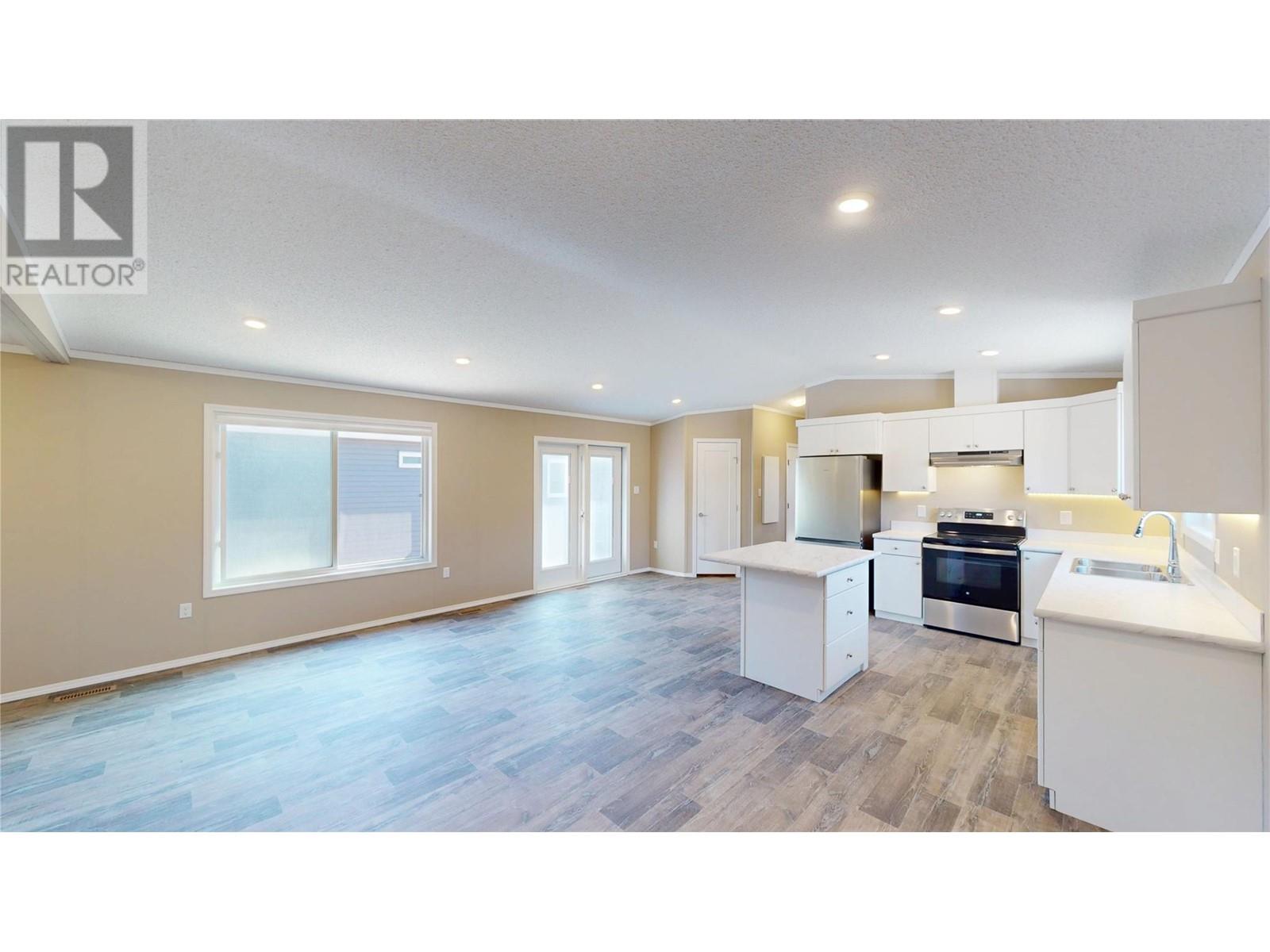 529 Pagurut Avenue W, Cranbrook