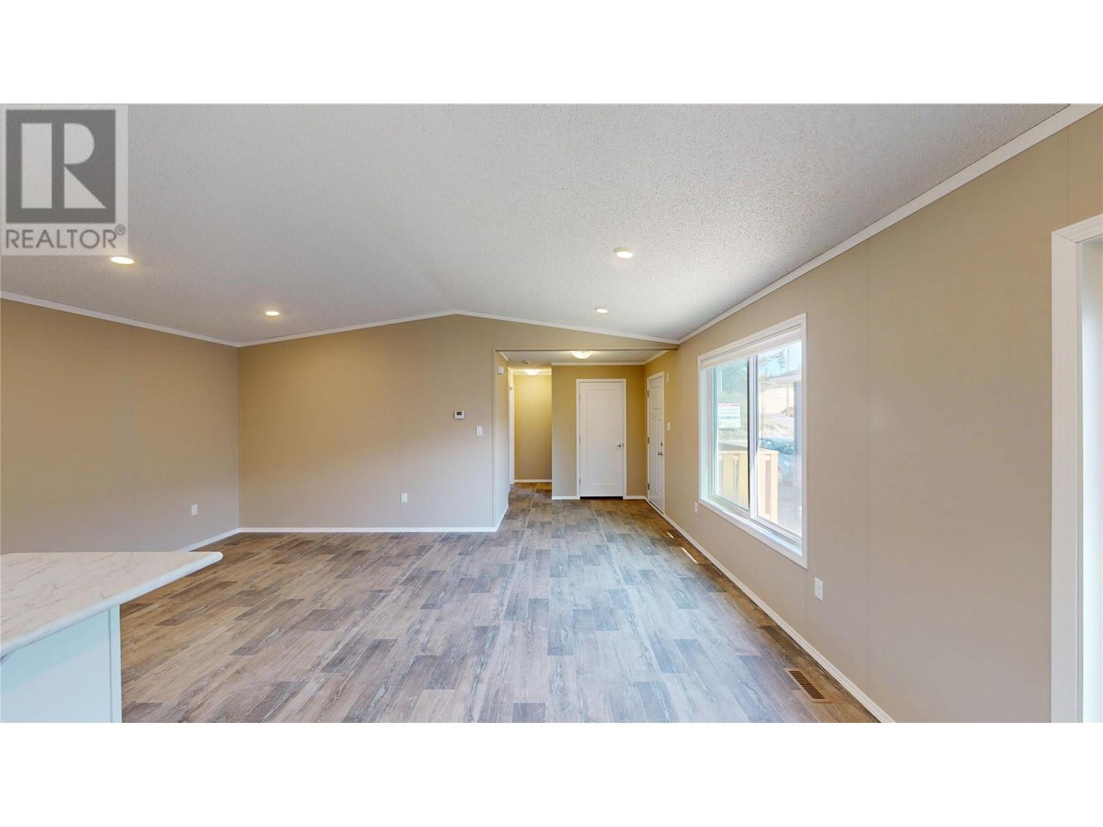 529 Pagurut Avenue W, Cranbrook