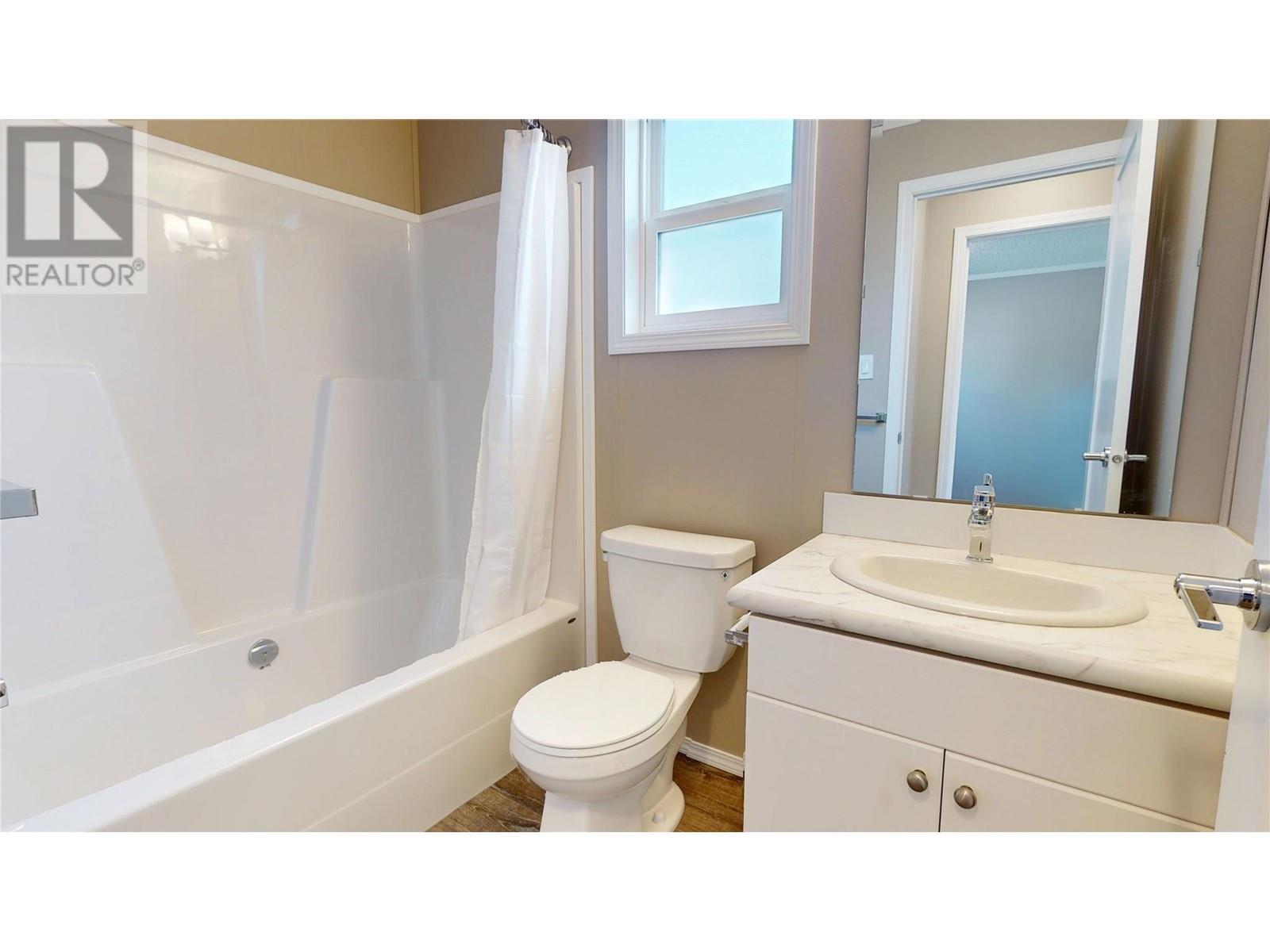 529 Pagurut Avenue W, Cranbrook