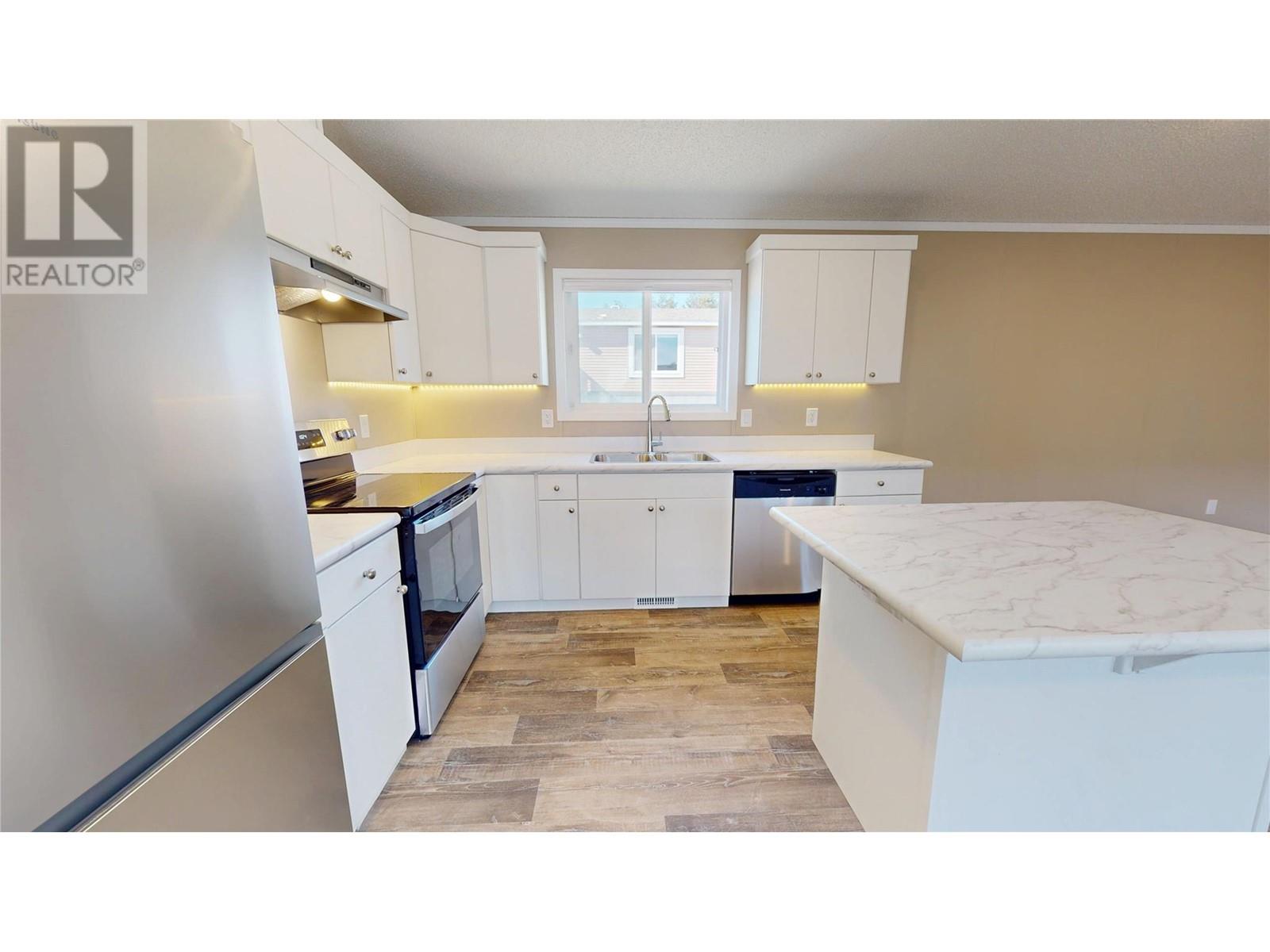 529 Pagurut Avenue W, Cranbrook