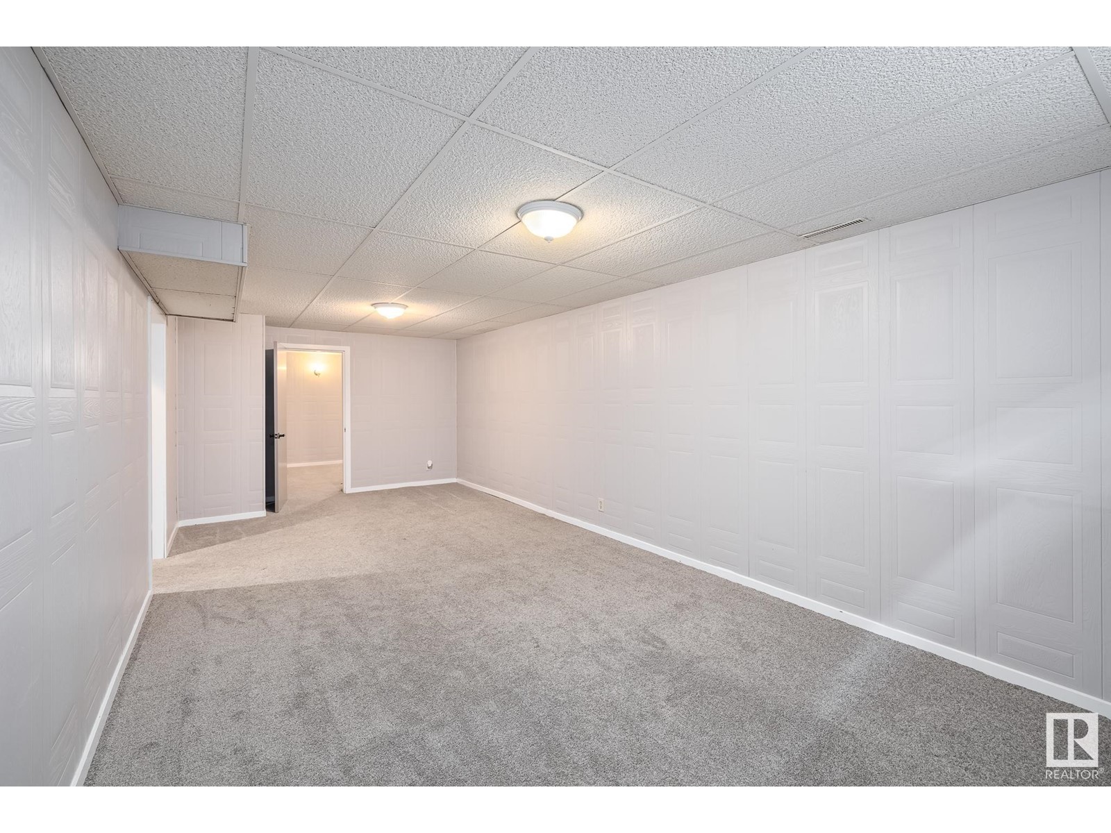 8011 132 AV NW, Edmonton