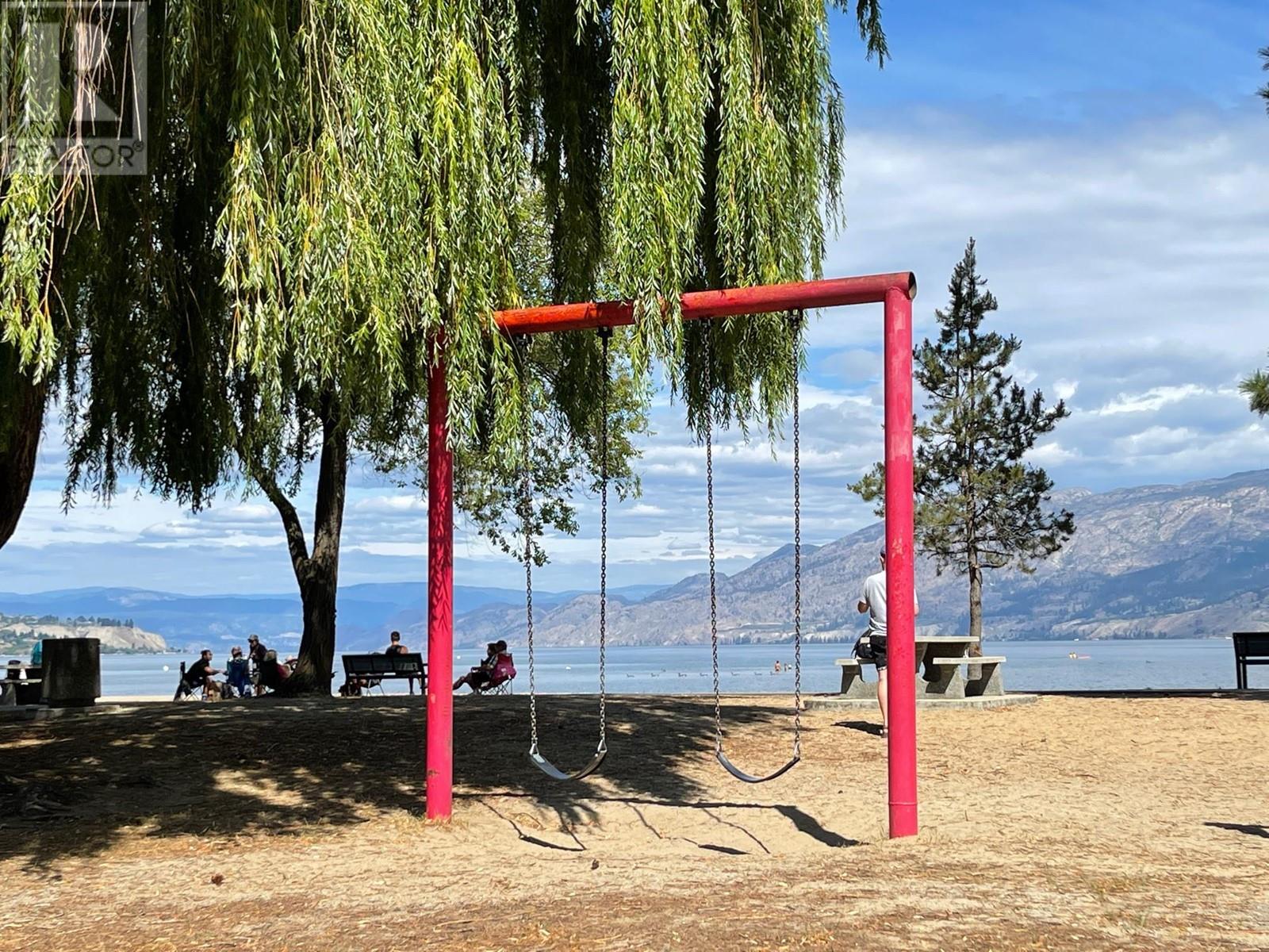  1736 Treffry Place, Summerland