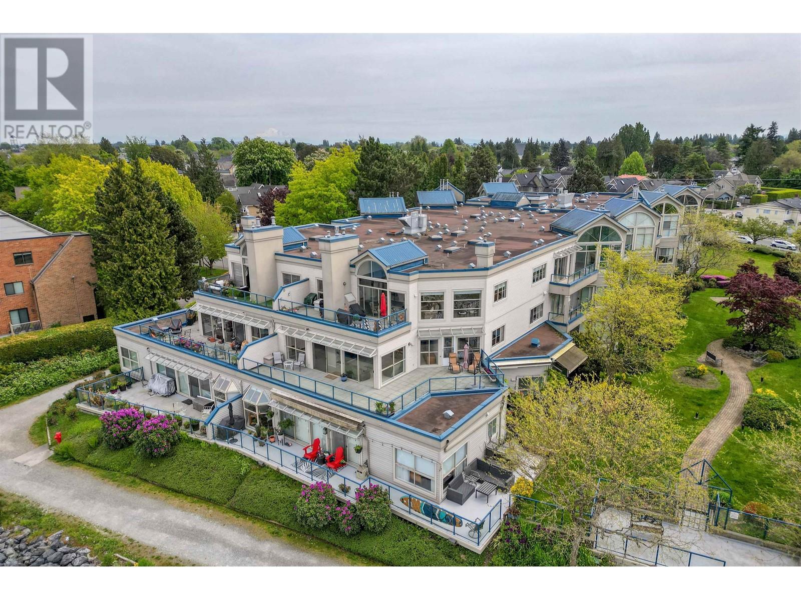 #304-4753 RIVER Road West, Delta