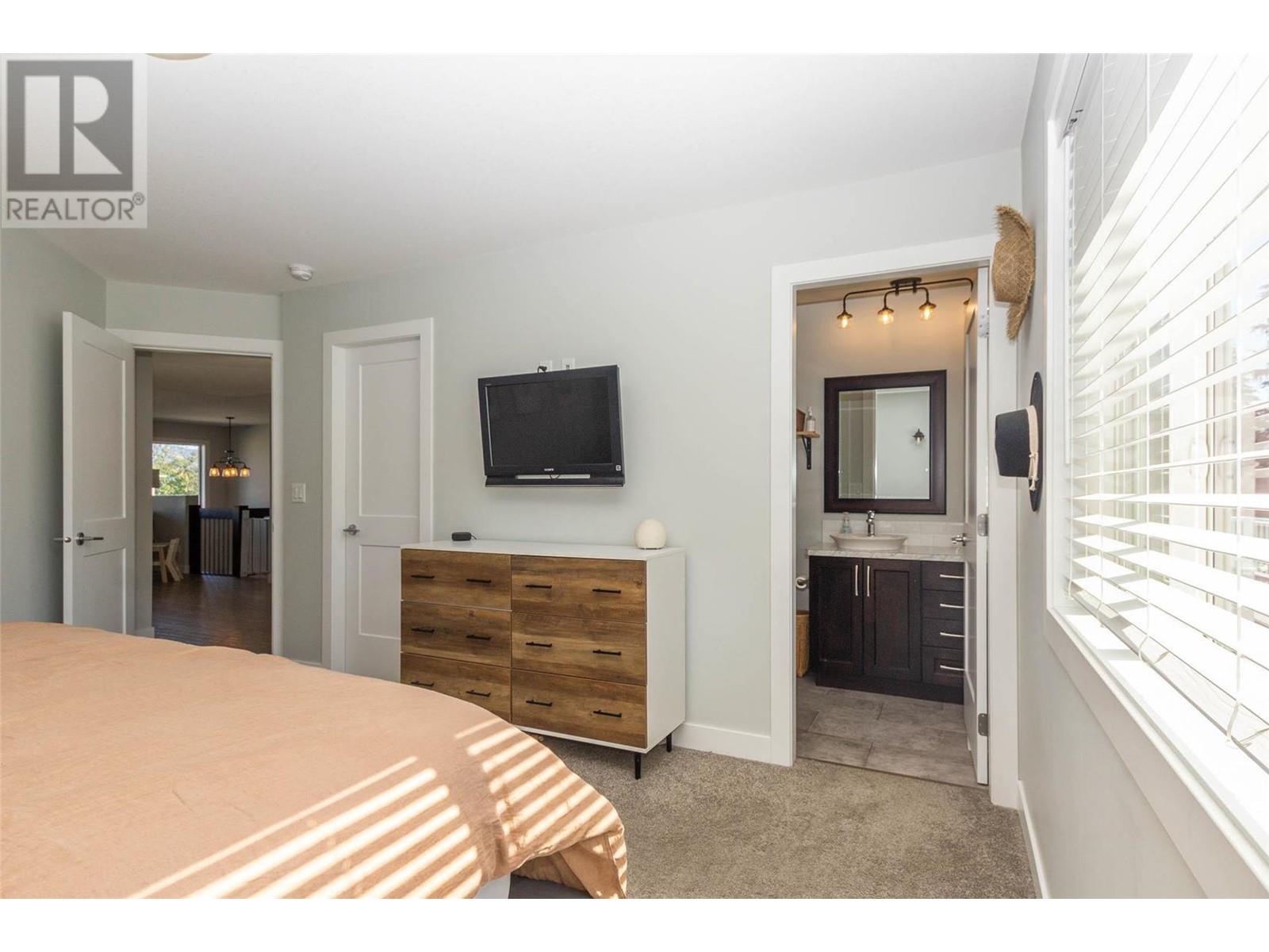 2368 4B Avenue Southeast, Salmon Arm