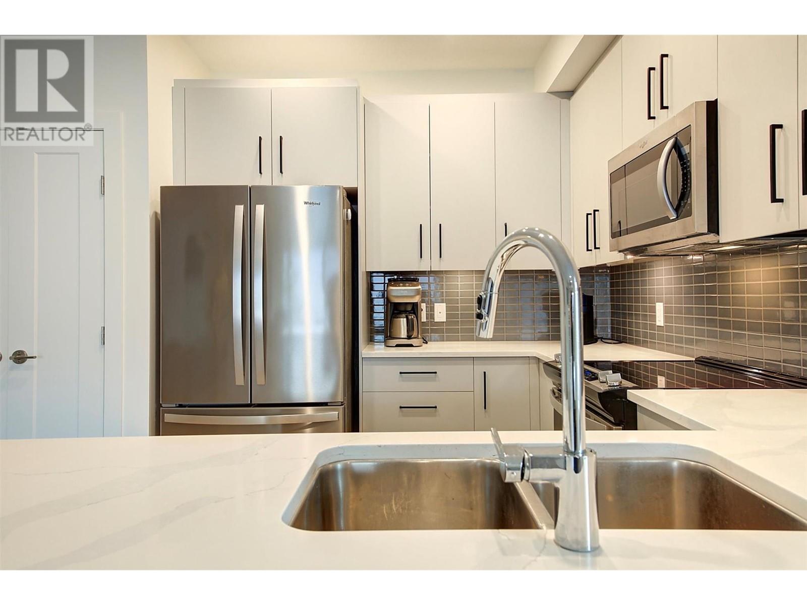 301 3434 Mckinley Beach Drive, Kelowna