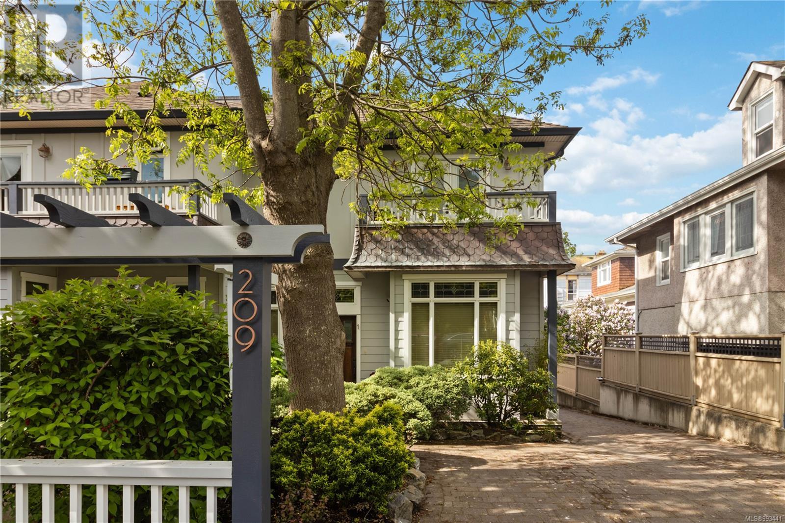 1 209 Superior Street, Victoria