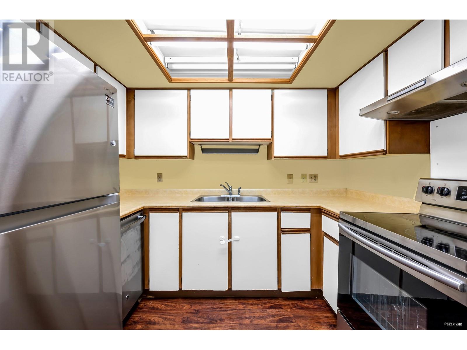 Photo 6 of 108 812 Milton Street, New Westminster BC