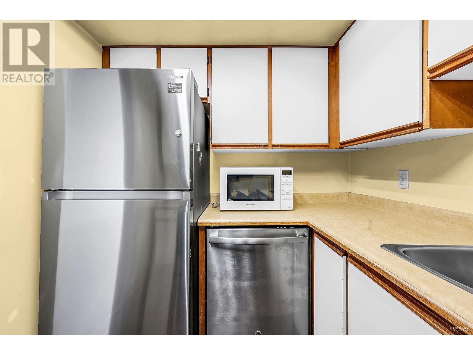 Photo 8 of 108 812 Milton Street, New Westminster BC