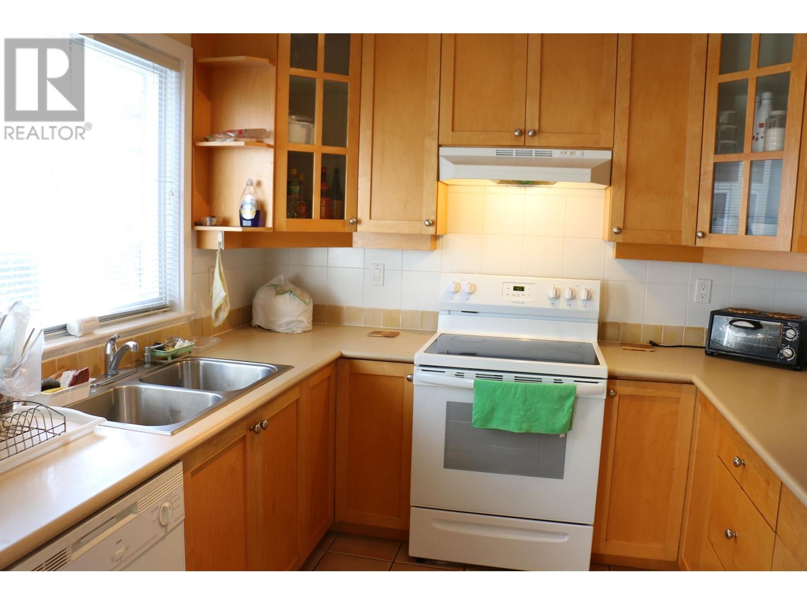 Photo 16 of 3 7833 St Albans Road, Richmond BC