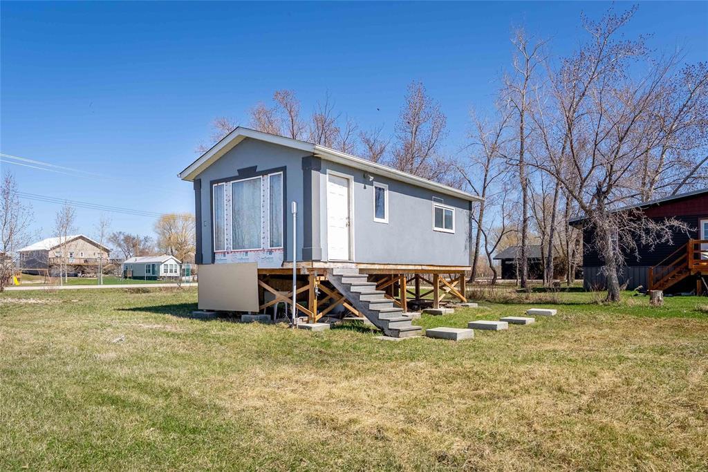 Photo 17 of 693 Venice Road S, St Laurent MB